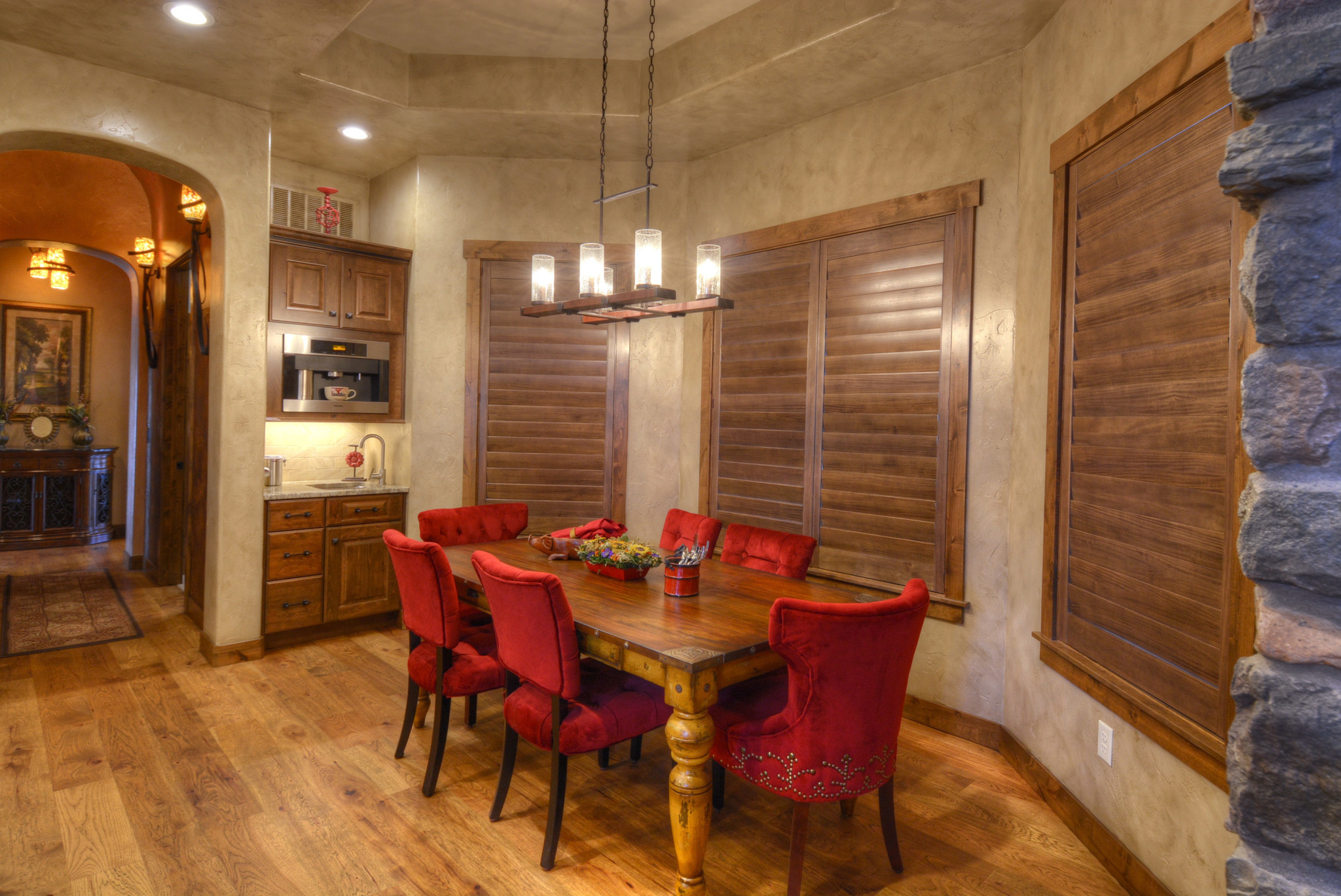 Choosing The Right Lighting For Your Custom Home Dining Areas